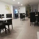 普拉特德阿罗酒店 2*