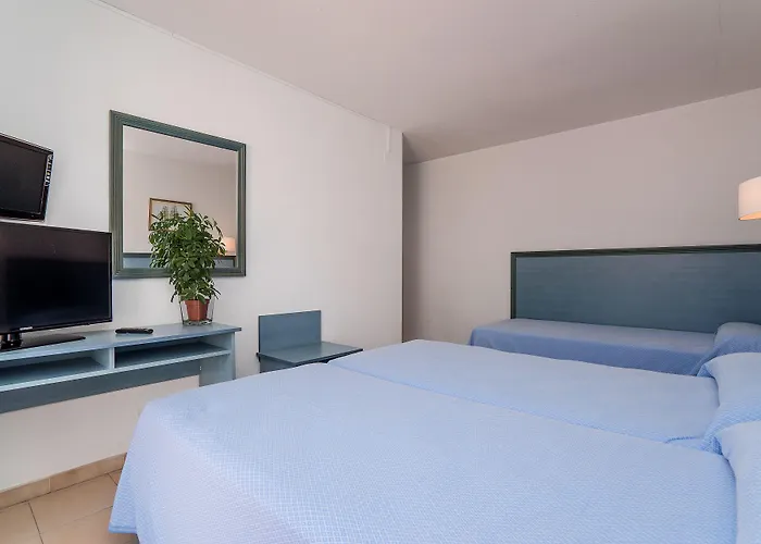 Hotel Platja D'Aro 2* بلاتجا ذارو